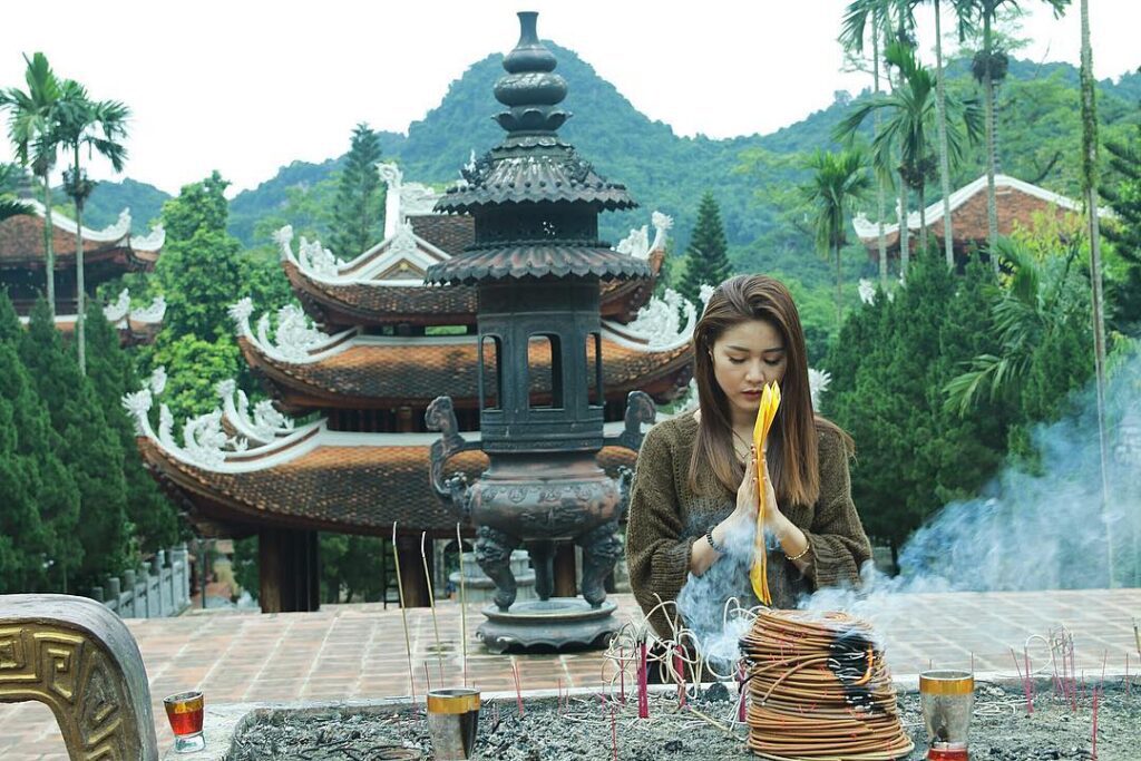 Pagode des Parfums , haut lieu des pèlerins bouddhistes du Vietnam