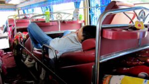 VIENTIANE à HANOI - Vol, bus couchette, train ?